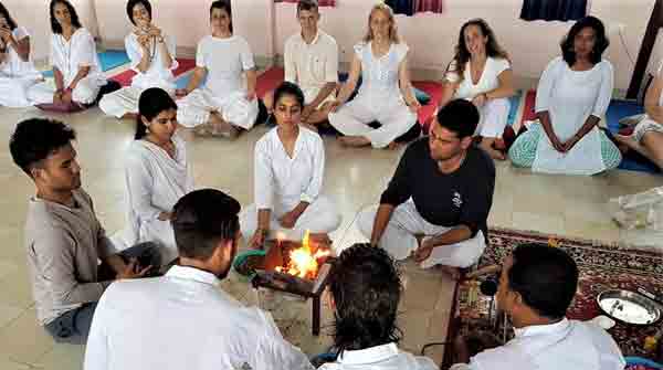 Best 200 Hour Yoga Teacher Training Course in Rishikesh