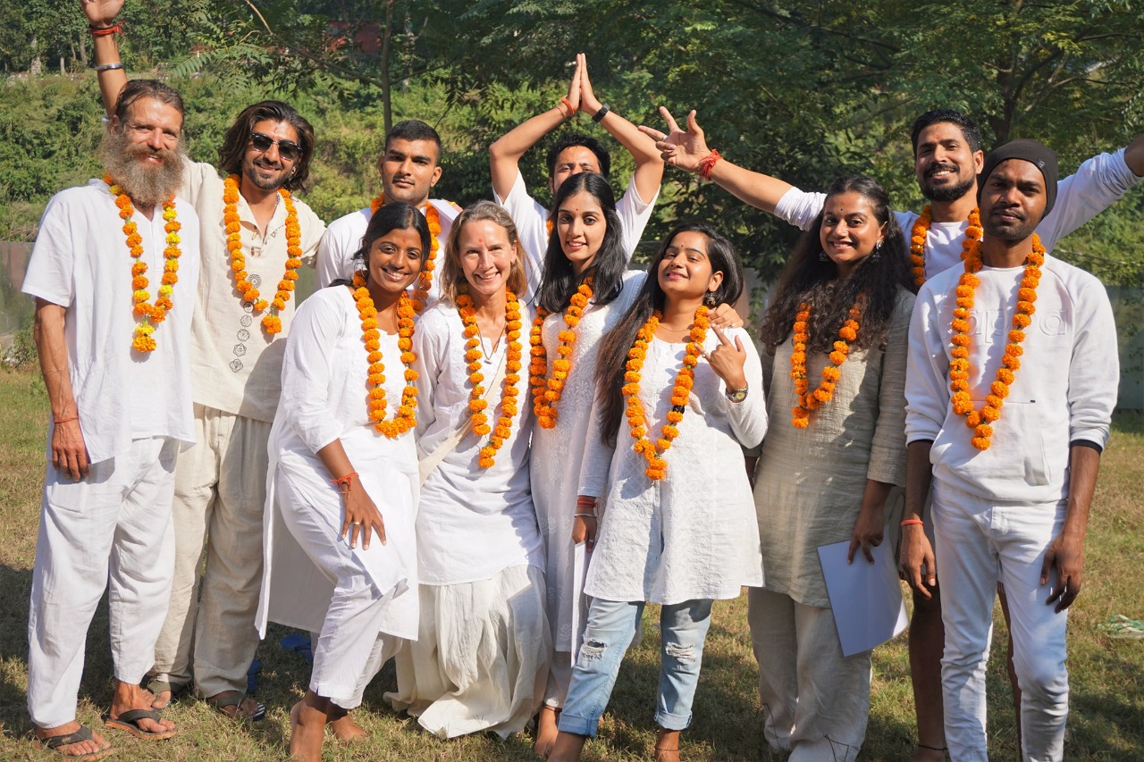 best yoga retreat in rishikesh