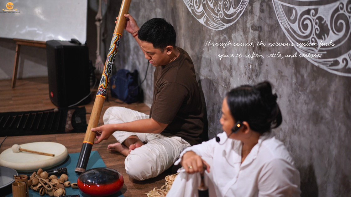 Sound healing training with singing bowls