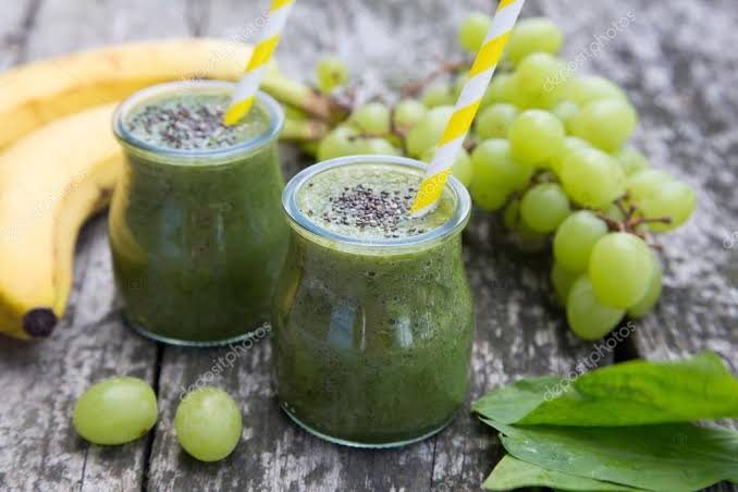 Detox green smoothie with chia seeds