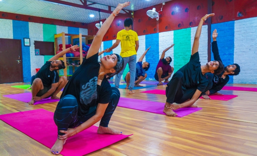 Best 200 Hour Yoga Teacher Training Course in Rishikesh ryt200 yoga alliance usa