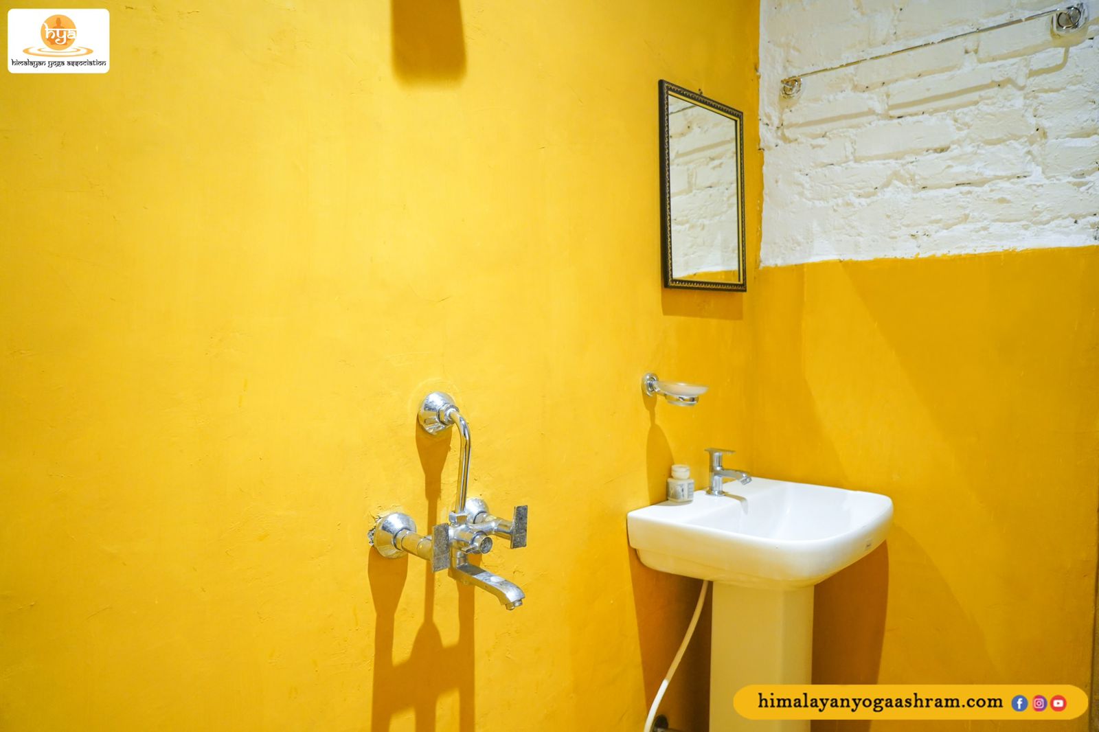 Accommodation Himalayan Yoga Association